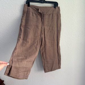 Brown Pants, missing a button 
Nie + Zoe 
Size: 6